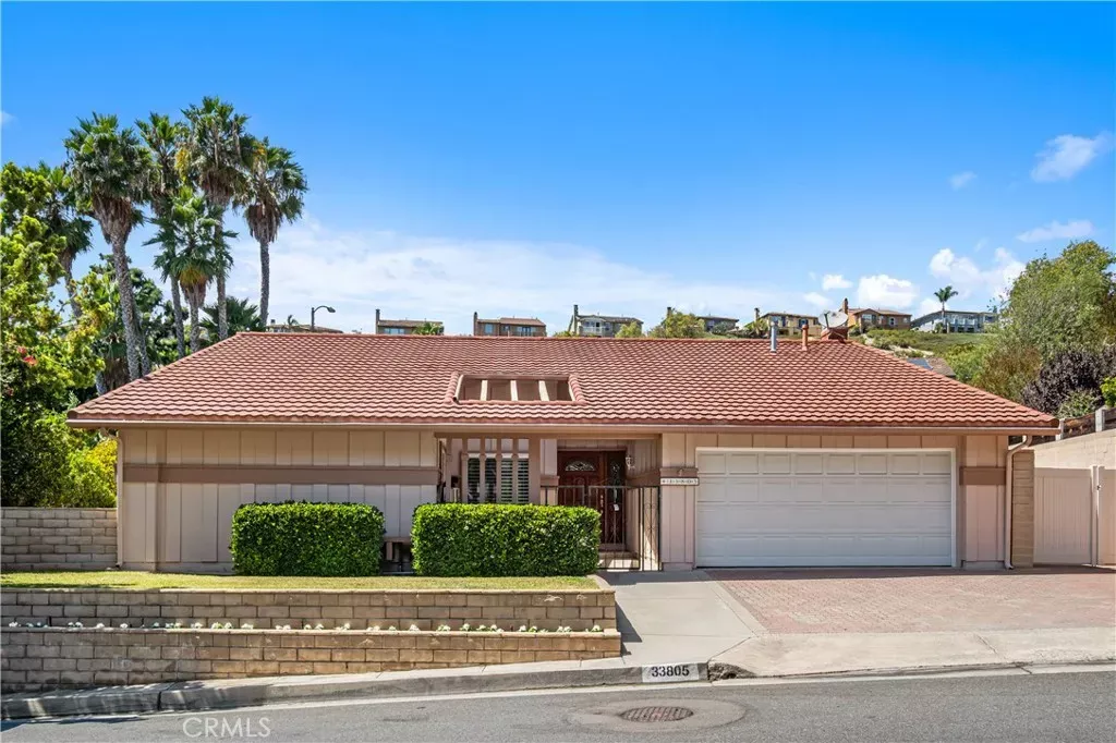 Property Photo:  33805 Via De Agua  CA 92675 