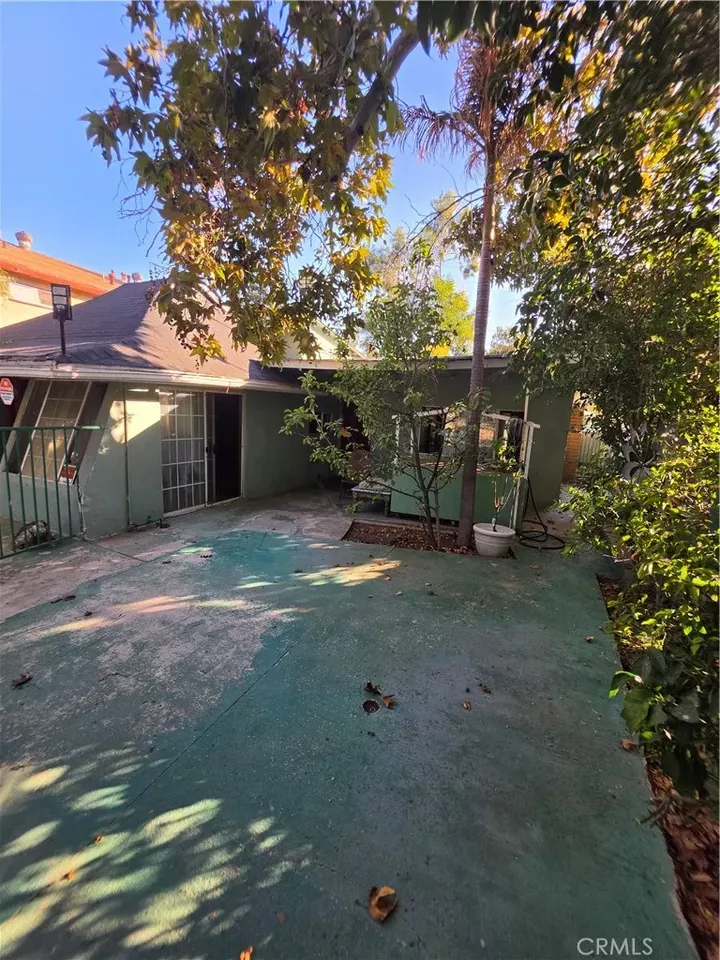 Property Photo: 5925 Whitnall Highway CA 91601