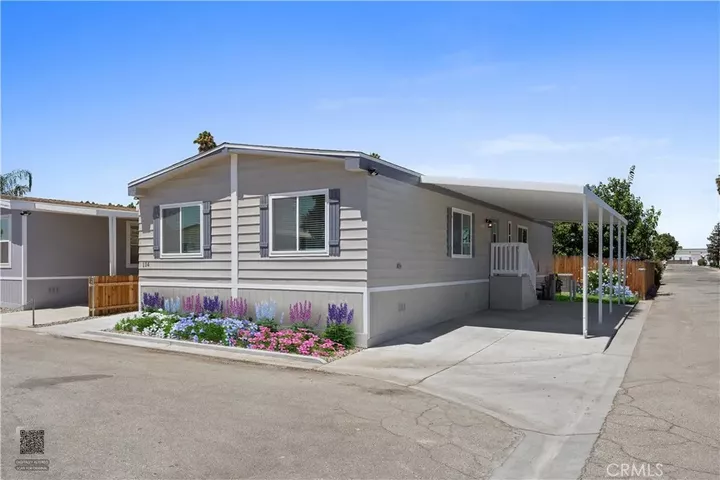Property Photo: 114 Cedarwood CA 93308