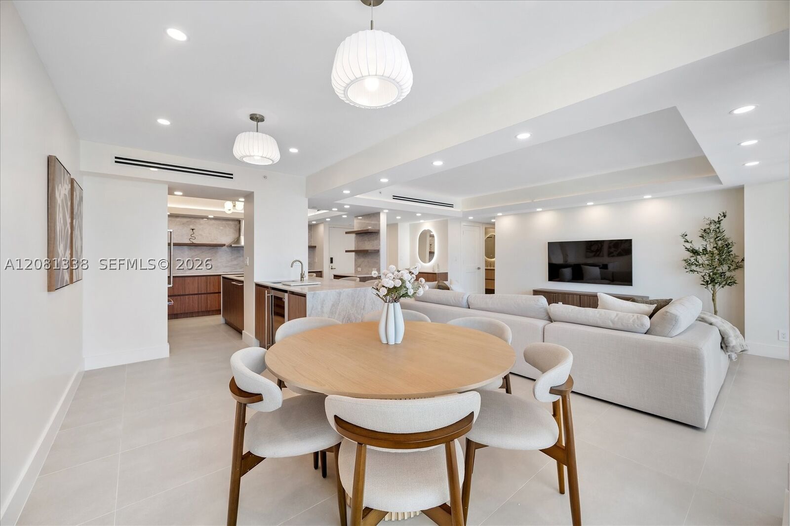 Property Photo: 19355 Turnberry Way 19F FL 33180