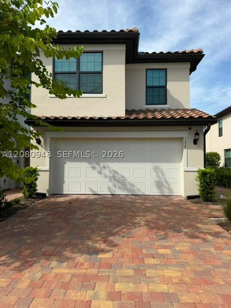 Property Photo:  1527 Fells Cove Ln 1527  FL 33909 