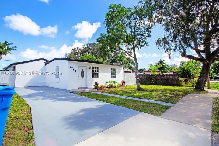 Property Photo: 3761 SW 45th Avr 0 FL 33023