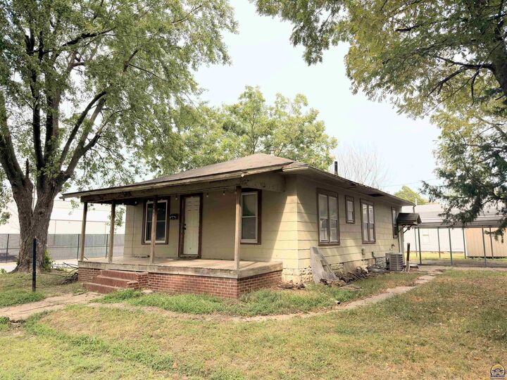 Property Photo:  108 N College Dr  KS 66762 