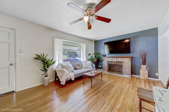 Property Photo: 1024 W Cleveland Ave WA 99205