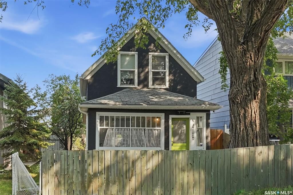 Property Photo:  408 E Avenue S  SK S7M 1S3 