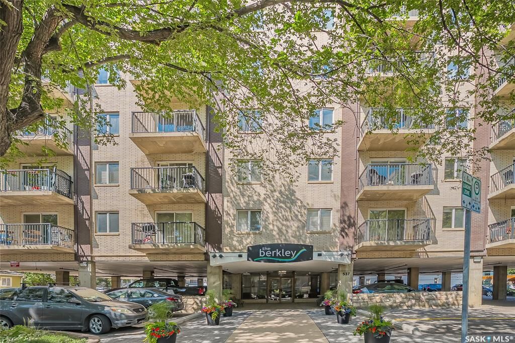 Property Photo:  537 4th Avenue N Penthouse B  SK S7K 2M6 