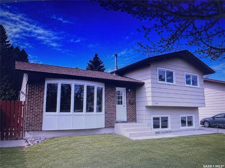 Property Photo:  1510 McKercher Drive  SK S7H 5J9 