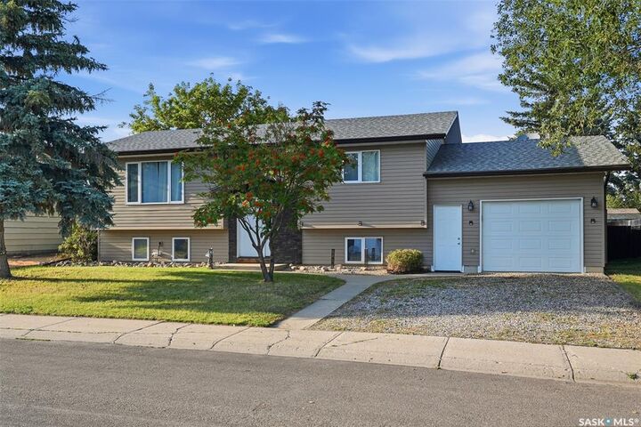 Property Photo:  525 Wilken Crescent W  SK S0K 4S0 