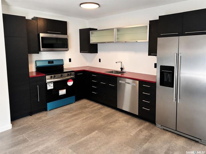 Property Photo:  905A Argyle Avenue  SK S7H 2V9 