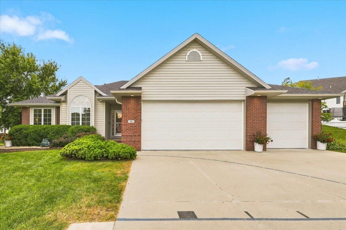 Property Photo:  101 Garwin  Circle  IA 51503 