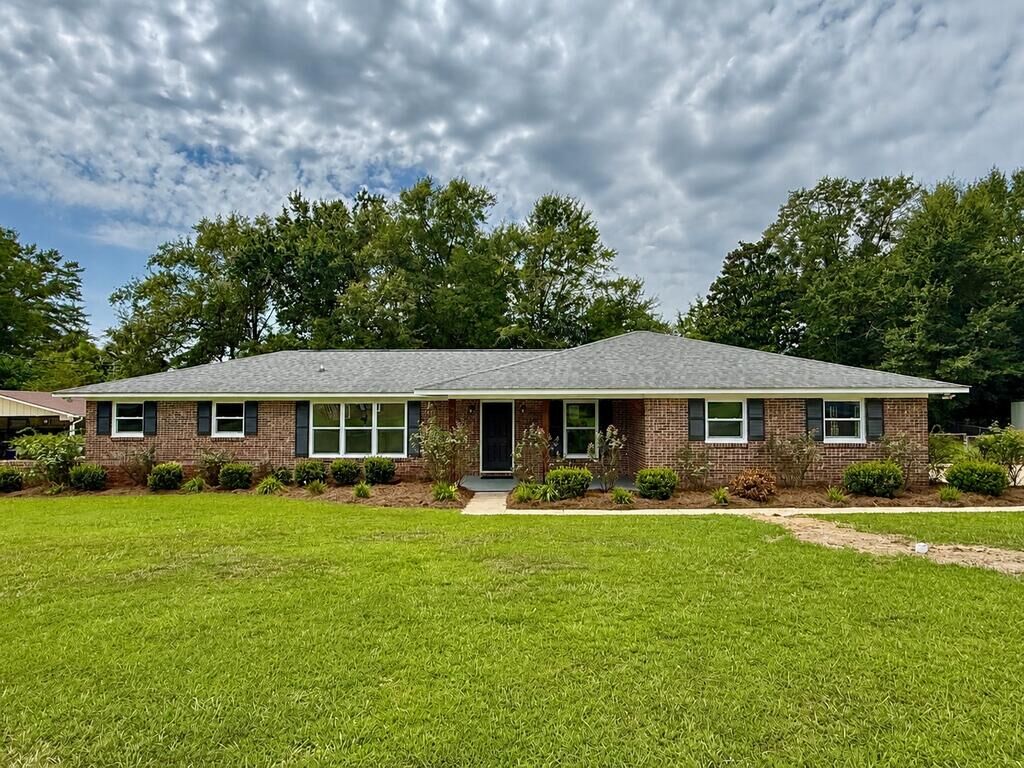 Property Photo:  602 Lakewood Dr  AL 36301 