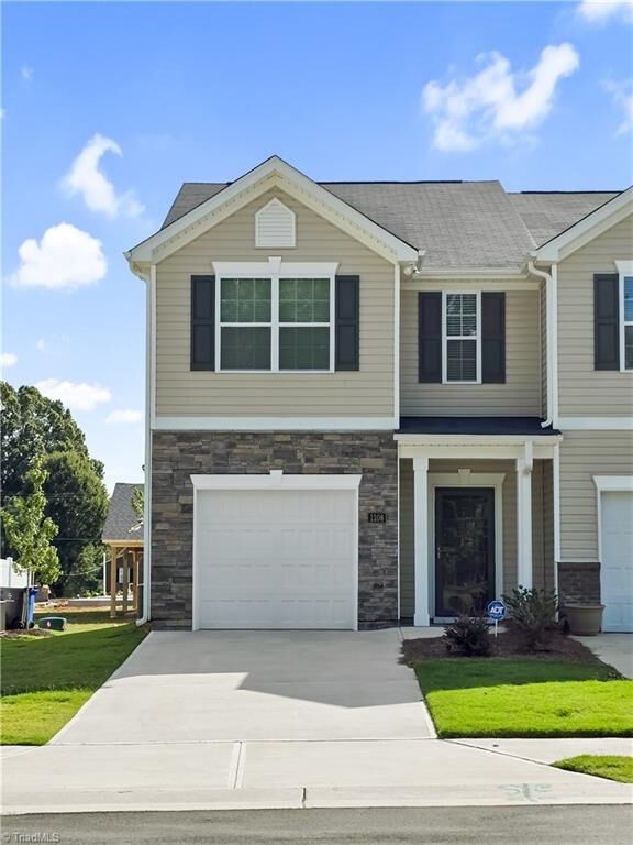 Property Photo: 1108 Evelynnview Lane NC 27284
