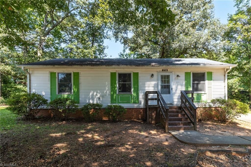 Property Photo: 1719 Oneka Avenue NC 27260