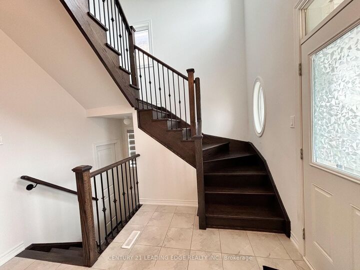 Property Photo: 19 Wakefield Boulevard ON L3W 0L7