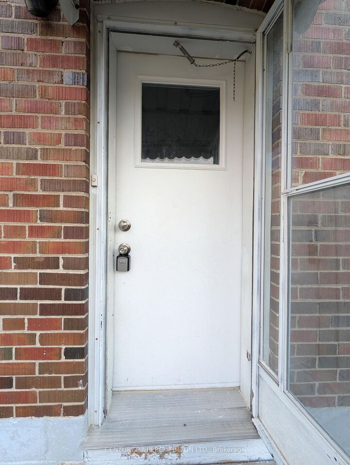 Property Photo:  270 Wilson Road S  ON L1H 6C5 
