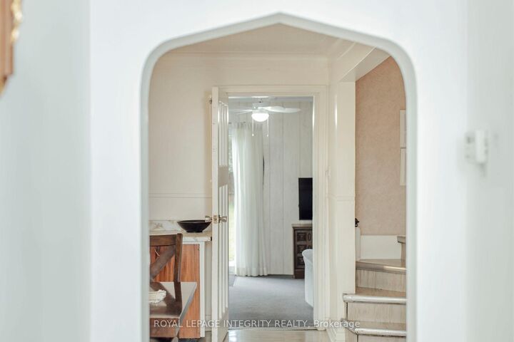 Property Photo:  1081 Kenaston Street  ON K1B 3P8 