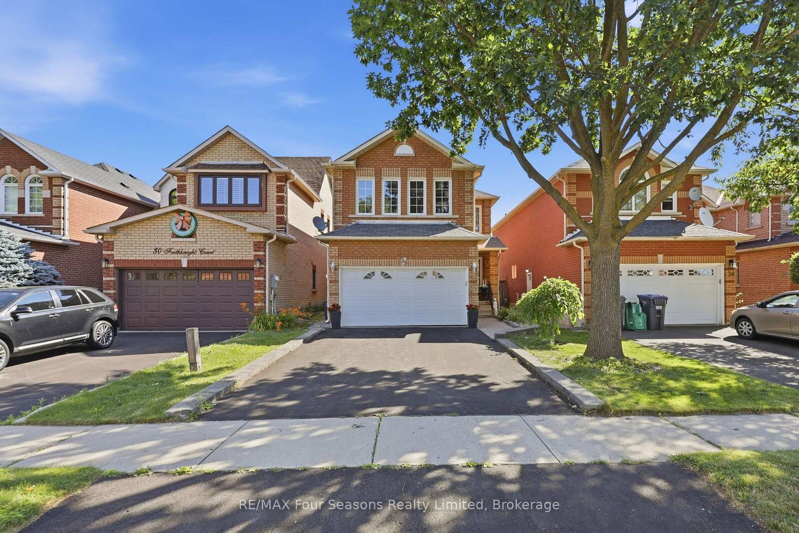 Property Photo:  32 Faithknight Court  ON L7A 1H9 