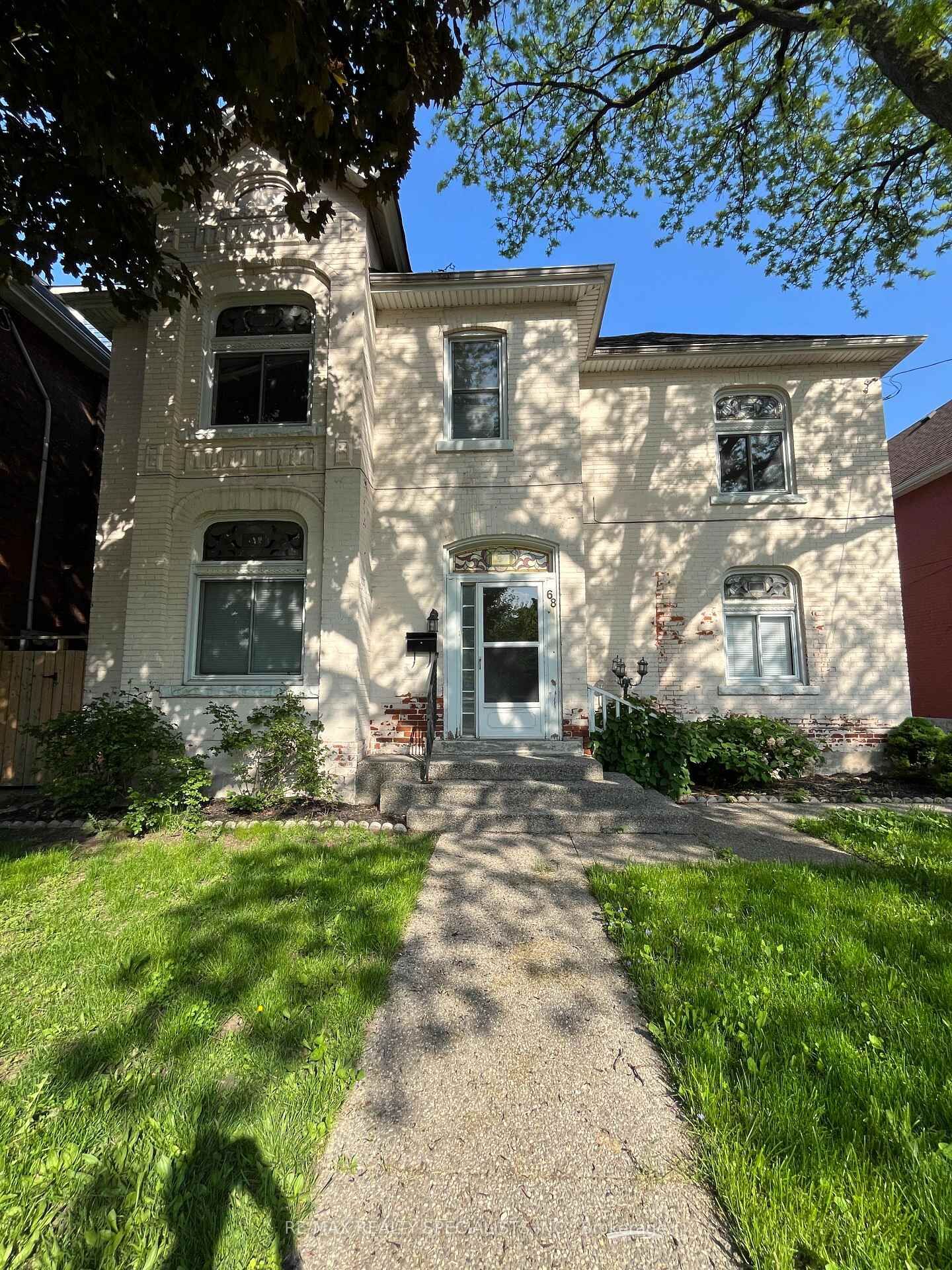 Property Photo:  68 East Avenue N Lower  ON L8L 5H5 