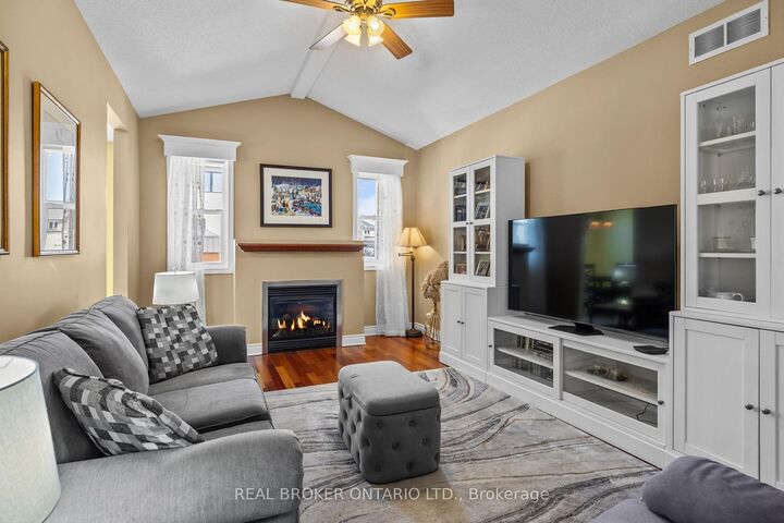 Property Photo:  204 Hillpark High Street  ON K1W 0B5 