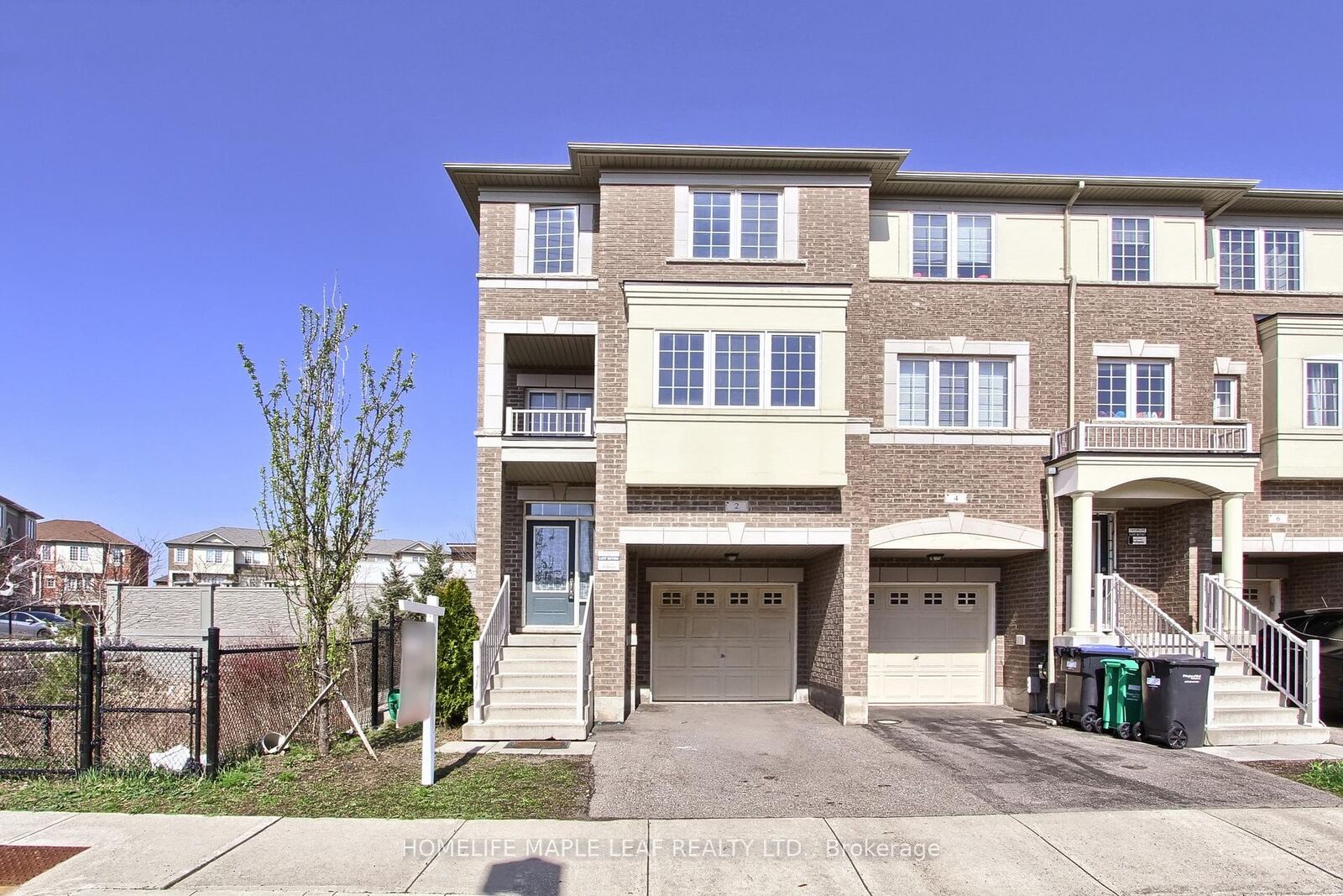 Photo de la propriété:  2 Cedarland Road E  ON L6Y 6E5 