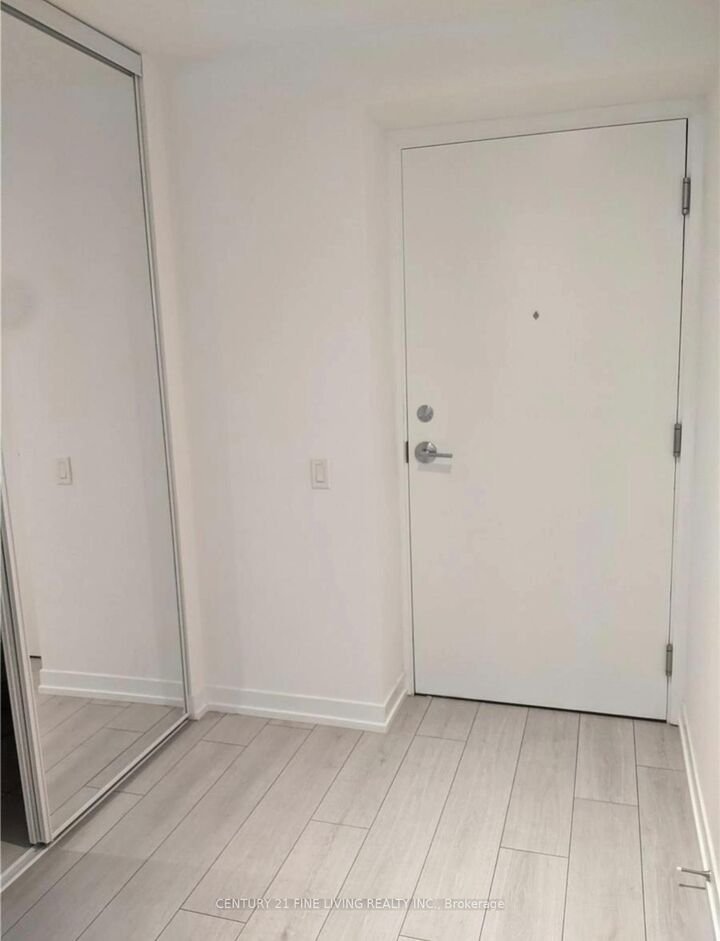 Property Photo:  950 Portage Parkway 5107  ON L4K 0J7 