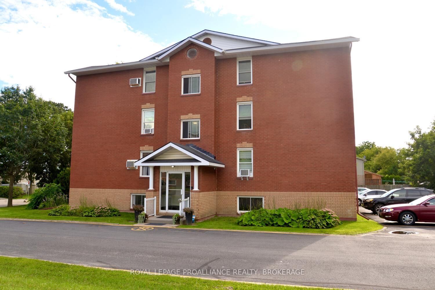 Property Photo:  540 Talbot Place 205  ON K7G 3C6 