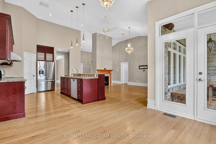 Property Photo:  201 Trailgate Street  ON K1V 0Z9 