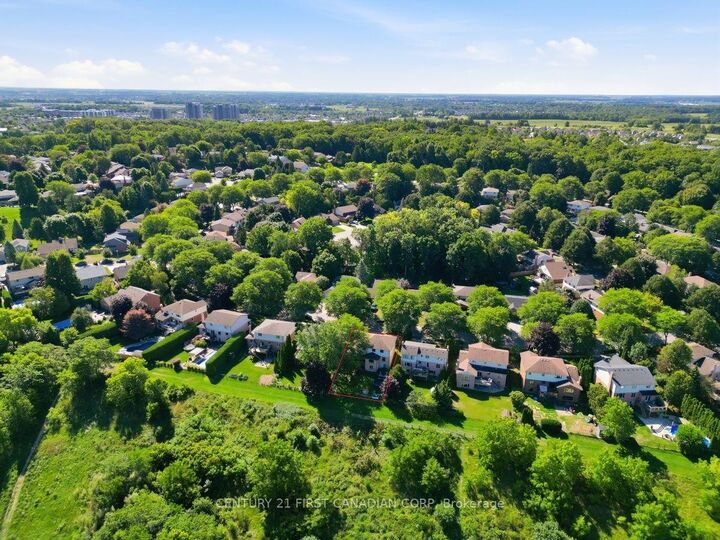 Property Photo:  199 Somerset Crescent  ON N6K 3S5 