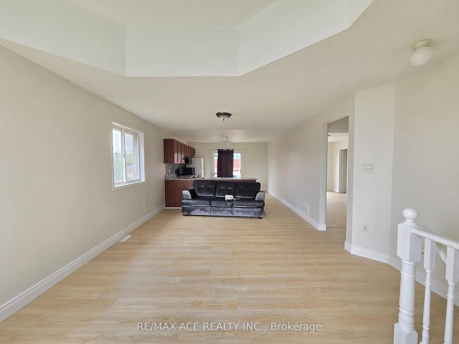 Property Photo:  48 Ambler Bay N/A Main  ON L4M 7A6 