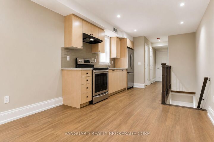 Property Photo:  170 Yarmouth Road 2nd Floor  ON M6G 1X4 