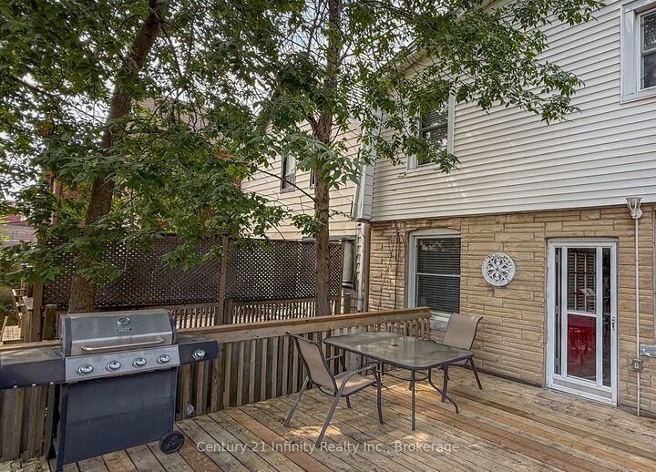 Property Photo:  128 Birch Avenue  ON L8L 6H7 