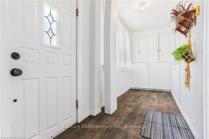 Property Photo:  2245 4th Avenue W  ON N4K 4Y7 