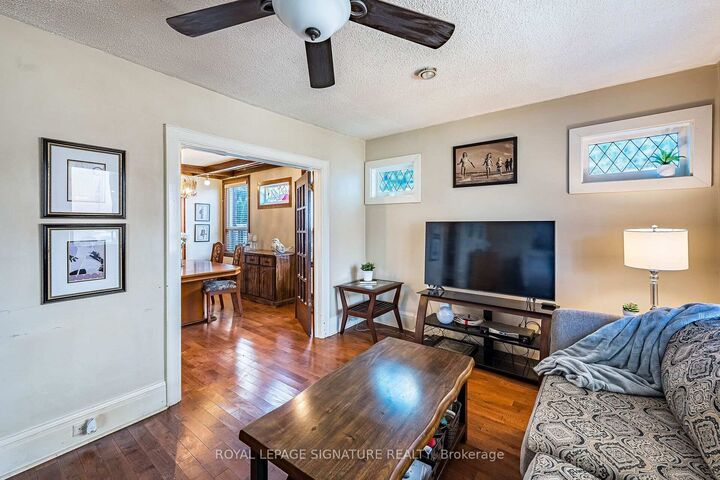Property Photo:  1 Davidson Avenue  ON M1K 1C2 