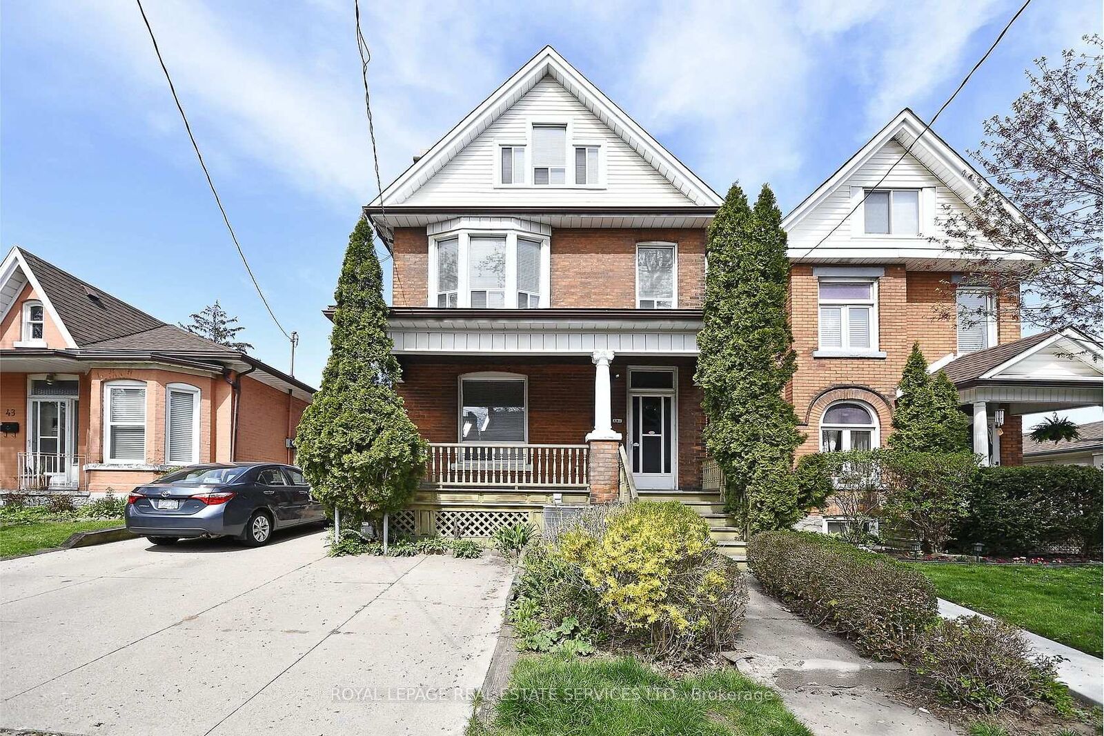 Property Photo:  47 Emerald Avenue N Main  ON L8L 5K2 