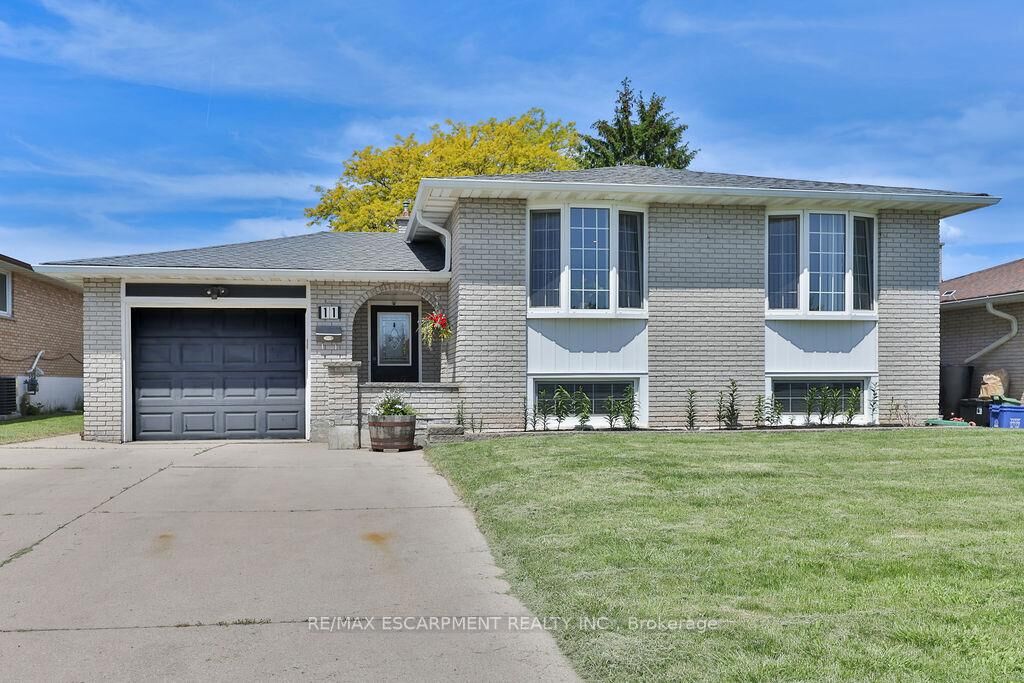Property Photo: 11 Lynwood Drive ON L8E 3E7