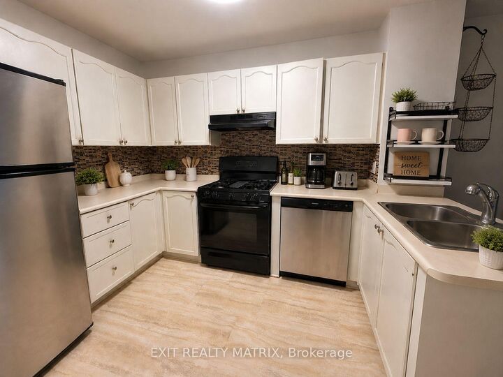 Property Photo:  67 Ashpark Crescent  ON K1T 3N7 