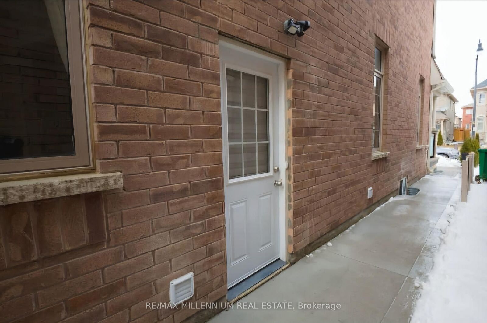 Property Photo:  7 Lloyd Crescent Bsmt  ON L7A 4J5 