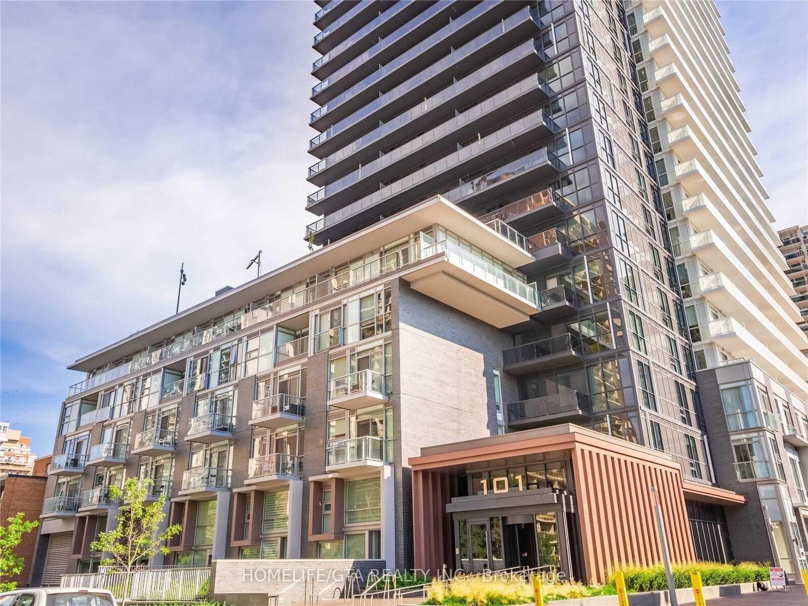 Property Photo:  101 Erskine Avenue 2005  ON M4P 0C5 