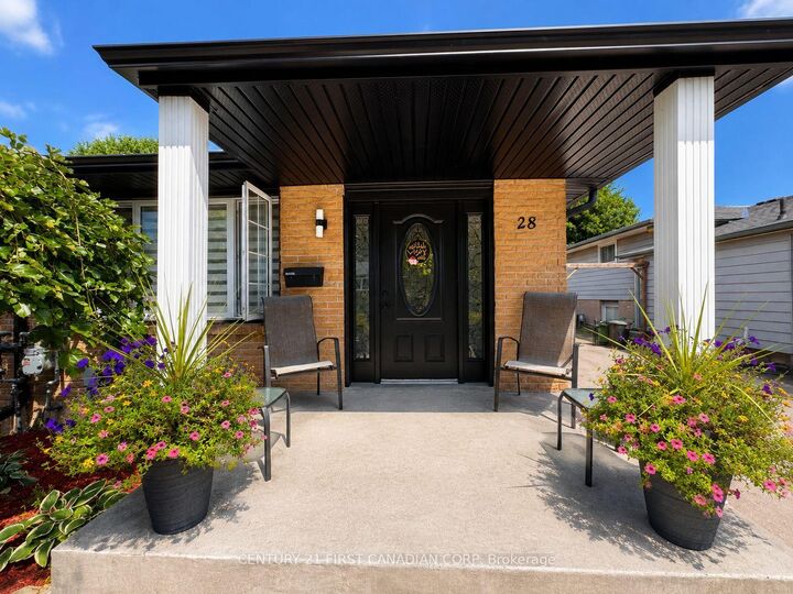 Property Photo:  28 Sasha Crescent  ON N6E 2M5 