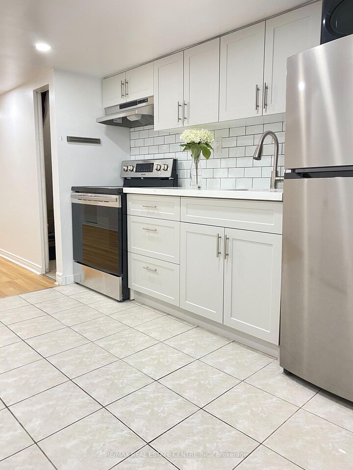 Property Photo: 472 Lansdowne Avenue Lower ON M6H 3Y3