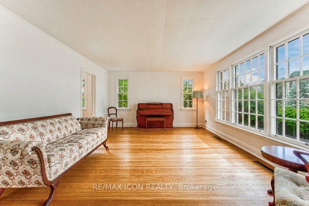 Property Photo:  321 Highland Park  ON N3H 3H8 