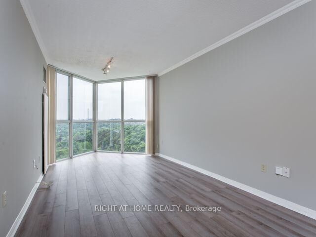 Property Photo:  5 Concorde Place 1110  ON M3C 3M8 