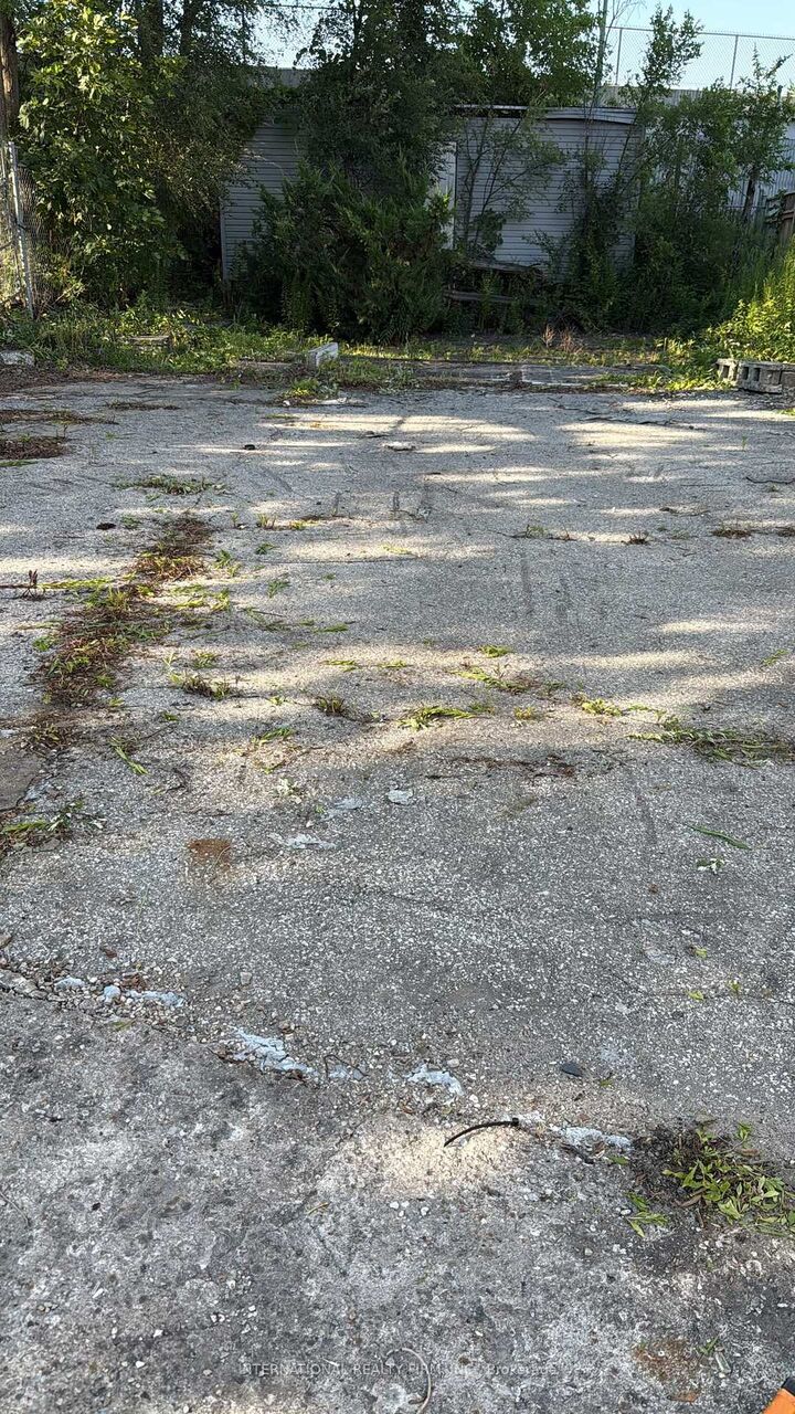Property Photo:  2387 Weston Road  ON M9N 1Z8 