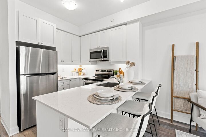 Property Photo:  50 Lakebreeze Drive 424  ON L1B 0V9 