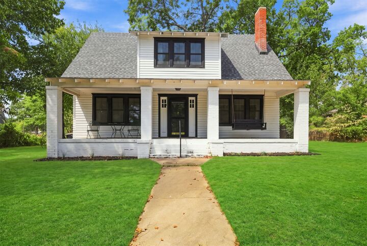 Property Photo:  1301 N 3rd  OK 74701 
