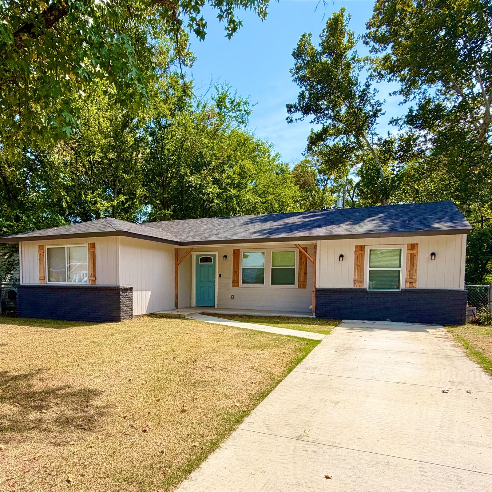 Property Photo:  19552 E 1st Place  OK 74108 