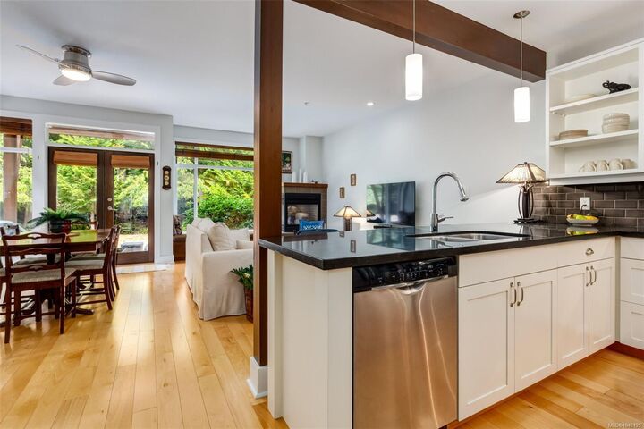 Property Photo:  1059 Tanglewood Pl #38  BC V9P 2E2 