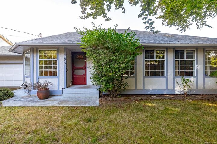 Property Photo:  727 Park Pl  BC V9L 5G1 