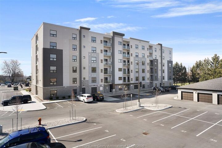 190 Main Street East 302 — photo 1