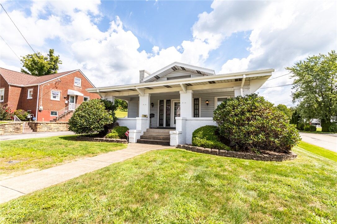 Property Photo:  700 N Main St  PA 15461 